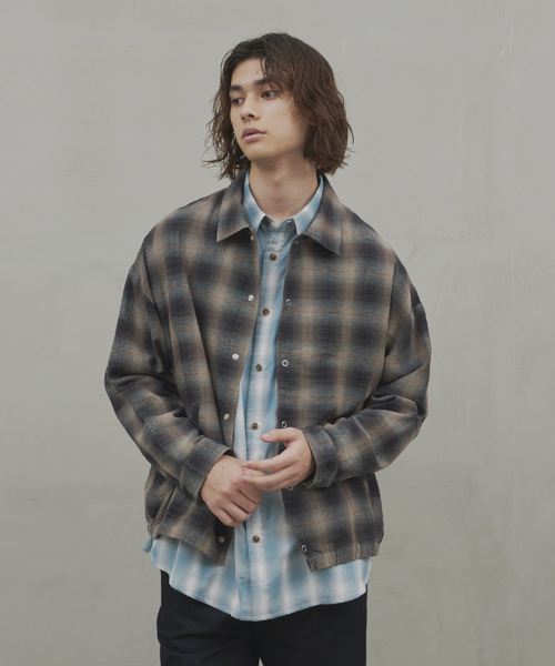 チェックシャツ