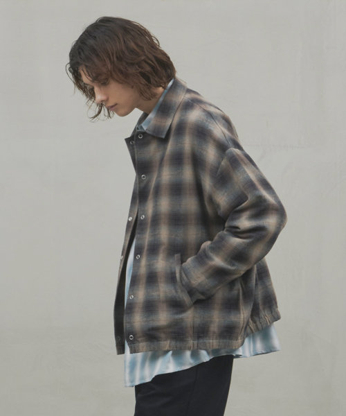 チェックシャツ