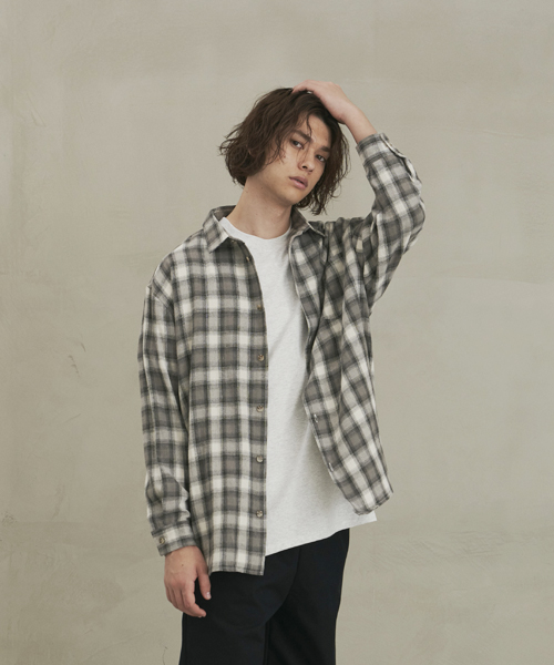 チェックシャツ