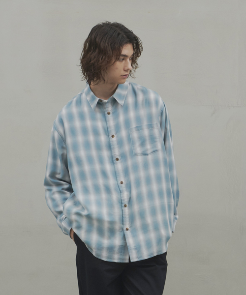 チェックシャツ